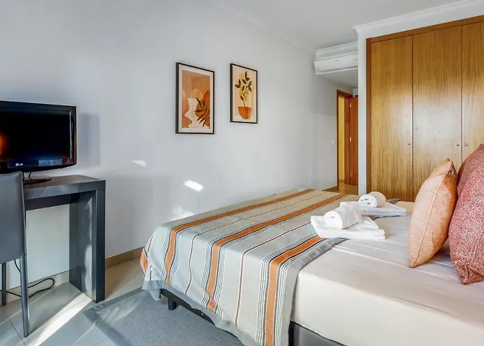 Vale Da Ribeira 2bdr House W/ Pool By Lovelystay Apartament Portimão